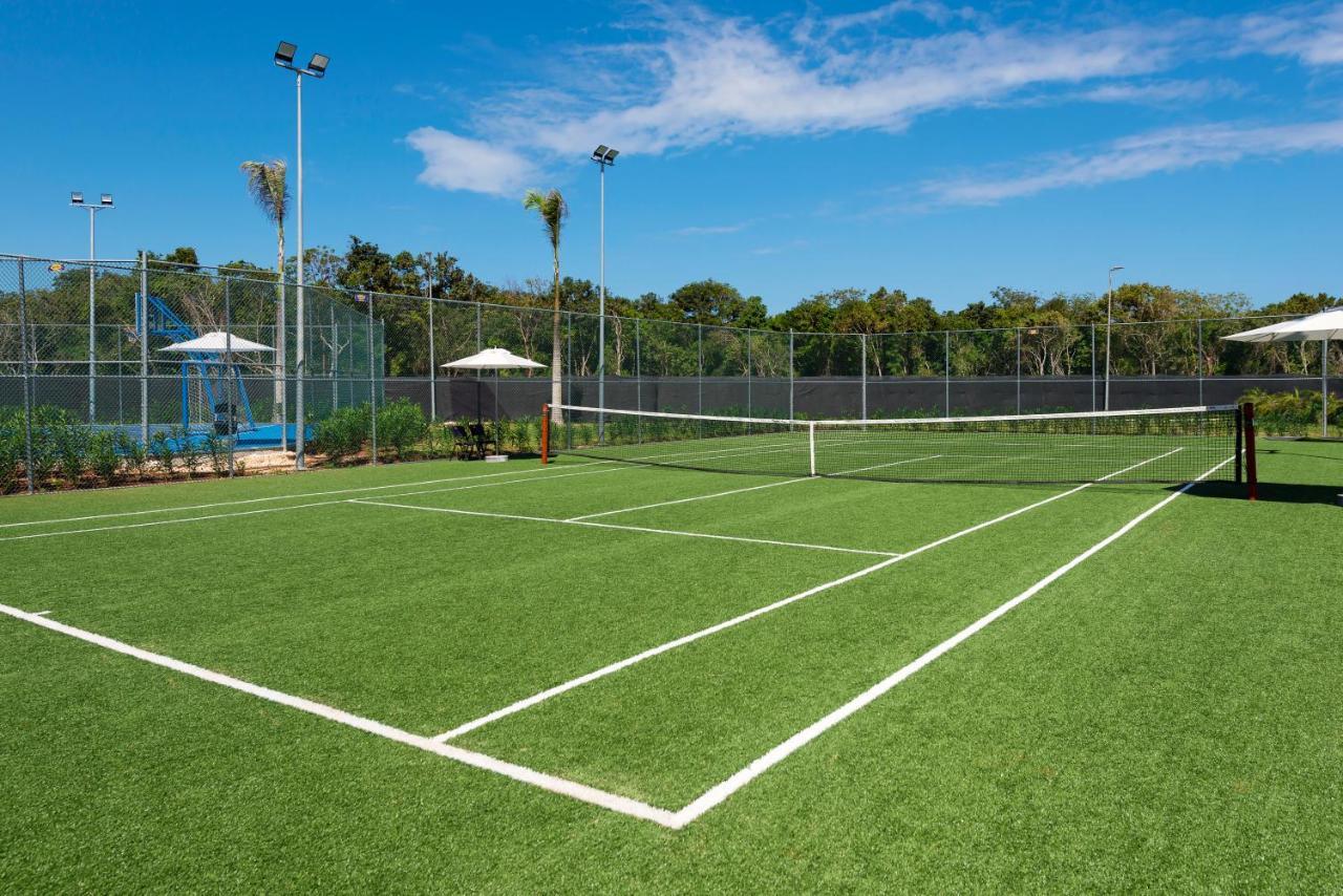 Ocean Eden Bay (Adults Only) Hotel Spring Rises Kültér fotó Tennis court at the Club