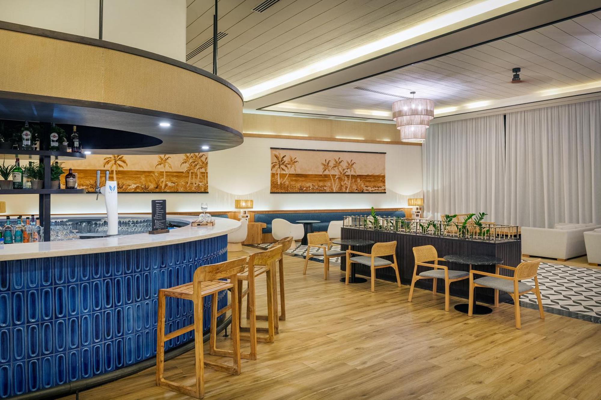 Ocean Eden Bay (Adults Only) Hotel Spring Rises Kültér fotó The lounge at the airport